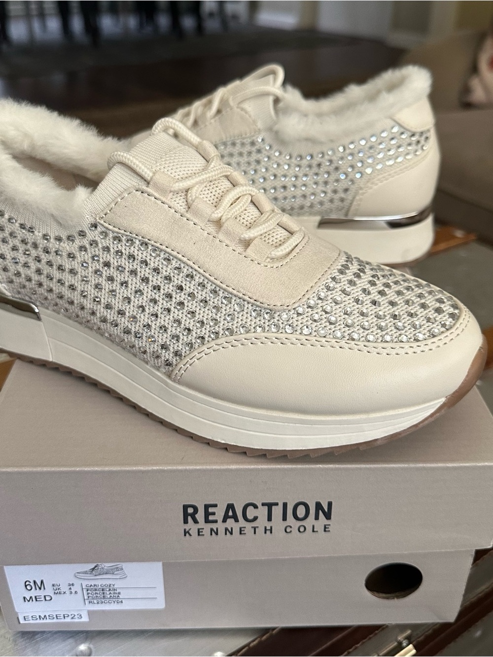 NIB Kenneth Cole Reaction Cari Cozy Bling Platform Sneaker Porcelain Sz 6